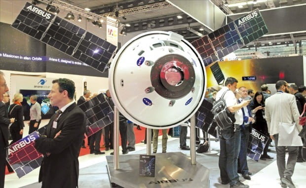 항공기·우주선 제조업체 에어버스가 지난 1일부터 5일까지 독일 브레멘에서 열린 국제우주대회(IAC)에서 선보인 다목적 우주선 오리온의 모듈. 여러 기능을 하는 모듈이 모여 우주선을 이룬다. /윤희은  기자 