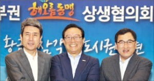 이강덕 포항시장(왼쪽부터)과 송철호 울산시장, 주낙영 경주시장.  /포항시 제공 