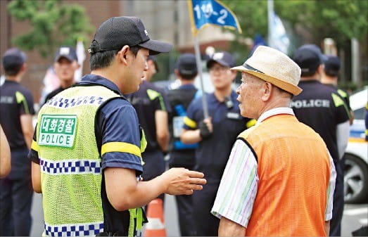 "대화로 풉시다"…선진 시위문화 이끄는 '한국형 대화경찰관제'