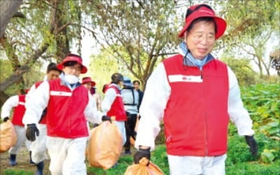 박진수 LG화학 부회장, '밤섬' 정화 활동