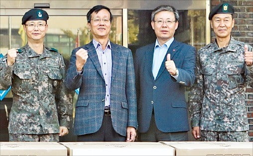 LG이노텍 ‘1사1병영’ 제2기갑여단에 위문품 전달