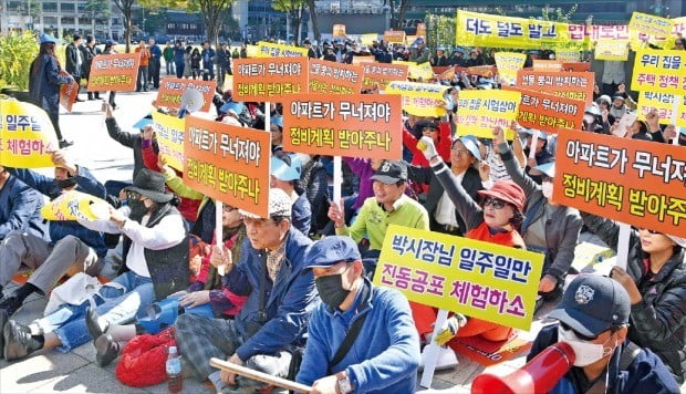 "여의도 마스터플랜 연기로 지연된 재건축 추진 허용하라"