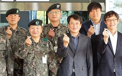 한국야쿠르트, 육군 25사단에 위문품 전달