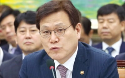 우리금융 회장 선임 놓고 '딜레마'에 빠진 최종구 금융위원장