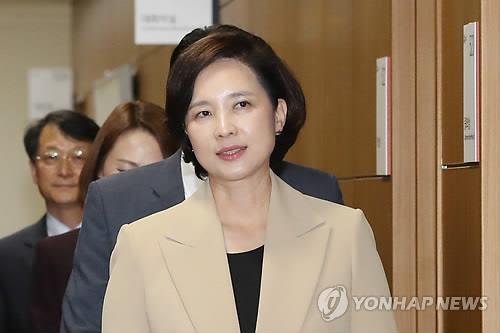 첫 여성부총리 유은혜 취임…"사람중심 교육, 미래인재 양성"