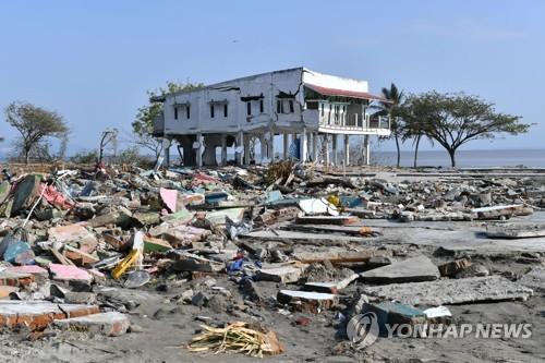 "인도네시아 지진 사망자 1374명으로 늘어…실종자 113명"