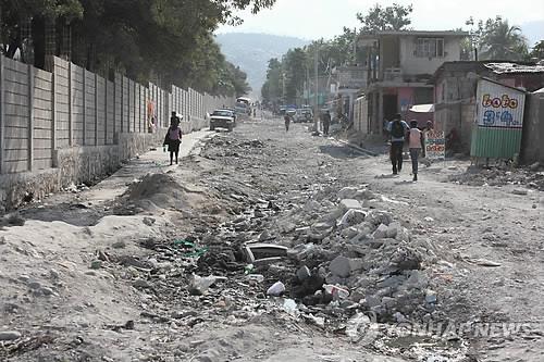 아이티에 또 규모 5.9 강진…"최소 11명 사망"