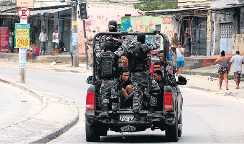 브라질 리우 민병대-마약조직 총격전…주민들 '공포의 하루'