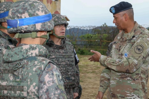 브룩스 유엔군사령관, DMZ 지뢰제거 화살머리고지 방문