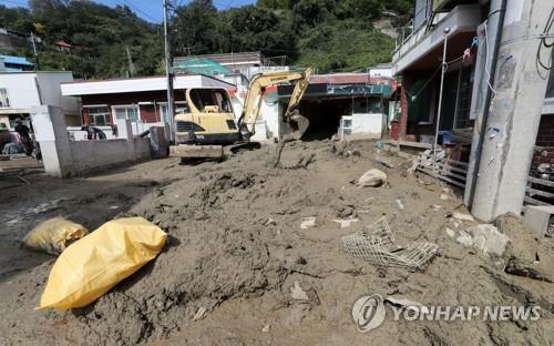 태풍 피해 무관심에 두번 우는 영덕군민 "저유소 화재보다 못해"