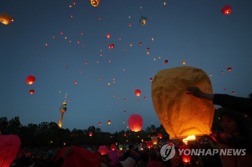 고양 화재 여파…소원성취·축제 상징 '풍등' 행사 잇따라 취소