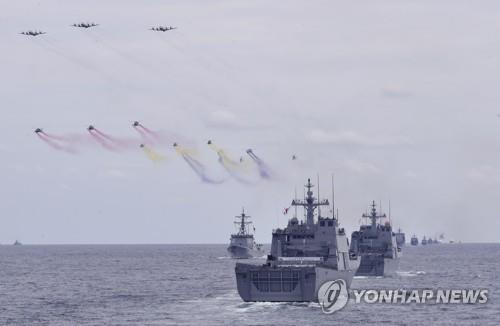 제주관함식 해상사열…美 항모 등 국내외 함정 39척 참가