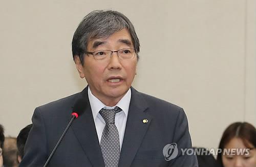 윤석헌 금감원장 "실손보험금 청구 전산화 필요"