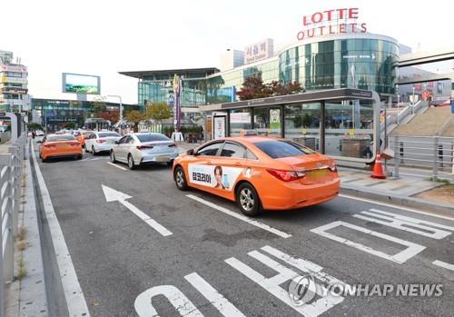 "출근길 서울 택시 정상운행…경기·인천은 40∼50% 멈춰서"