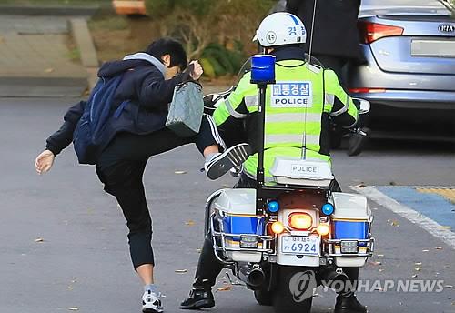 수능일 오전 대중교통 늘린다…건물 안정성 따져 시험장 배치