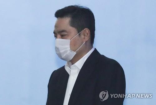 '소송취하서 위조' 강용석 법정구속·징역 1년에 즉각 항소