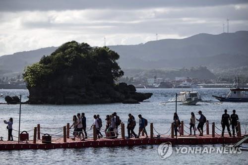 필리핀, 보라카이섬 6개월 만에 개방…해변파티는 '안돼'