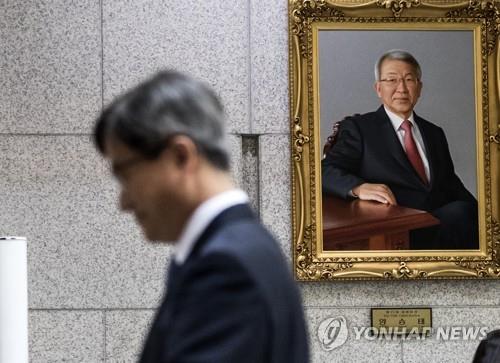 임종헌, '사법농단' 수사 첫 구속…"범죄사실 상당부분 소명"