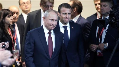 푸틴-마크롱 전화통화…"시리아·파리 미-러 정상회동 논의"