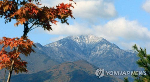 산마다 만산홍엽…강원 궂은 날씨에도 단풍산 인파 '북적'