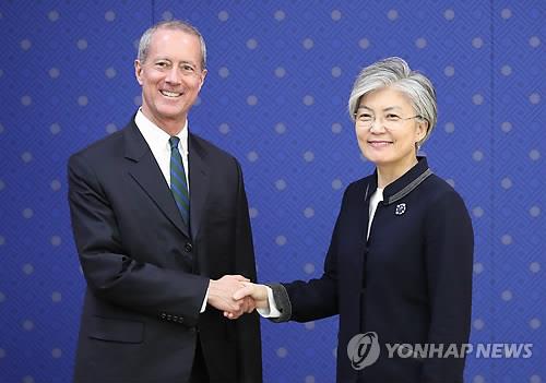 강경화, 美하원 군사위원장 접견…"비핵화·평화 외교노력 집중"