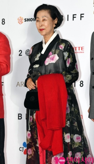 [TEN PHOTO]손숙 &#39;고운 한복입고 부산국제영화제 참석&#39;