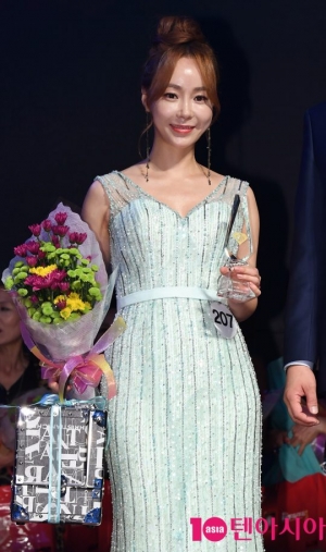 [TEN PHOTO]한예나 &#39;아름다운 드레스 자태&#39;(슈퍼광고모델콘테스트 최우수상)
