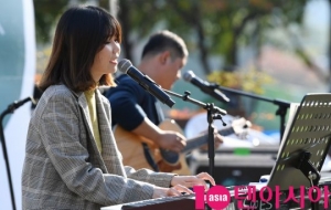 [TEN PHOTO]장희원 &#39;가을햇살 맞으며&#39;