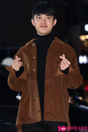 [TEN PHOTO] 엑소 도경수 &#39;원득이 손하트&#39;