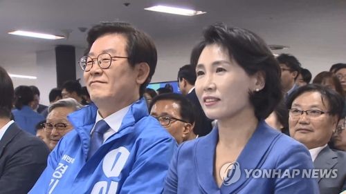 이재명 부인 김혜경씨, 경찰출석 보도되자 항의후 귀가