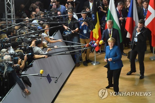 브렉시트 신경전…메이 "타결할 때" EU정상 "공은 英 코트에"