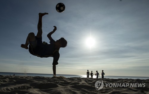 필리핀, 보라카이섬 6개월 만에 개방…해변파티는 '안돼'