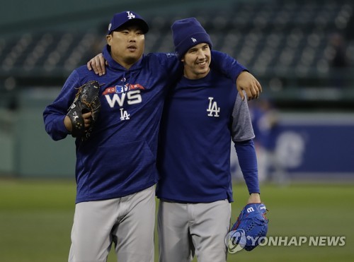 '한국인 첫 WS 선발 등판' 류현진, 반스와 배터리 호흡