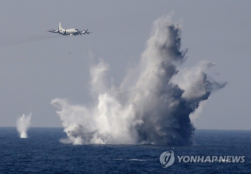 日, '북일대화' 거론하면서도 北겨냥 자위대 무장강화 박차