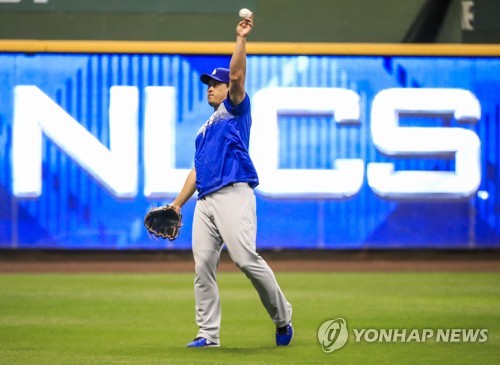 류현진 "나도 등판 시기 궁금했다…NLCS 2차전 준비 완료"