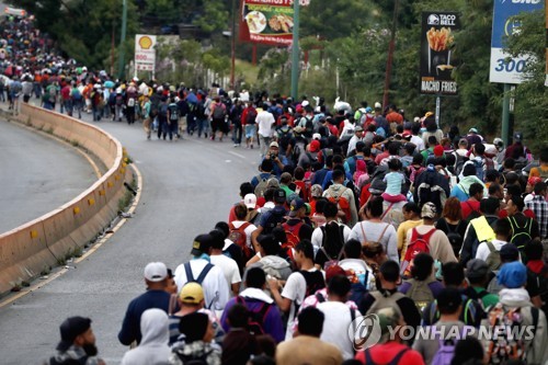 '트럼프 엄포'에도 중미 이민행렬 북상…멕시코 "유엔, 도와줘"