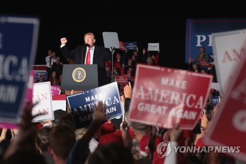 잇단 증오범죄에 트럼프 책임론…"분열의 언어가 극단주의 조장"