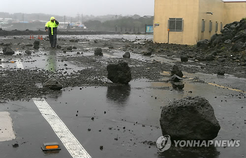 흔치 않은 10월 태풍, 큰 피해 남기기도…철저히 대비해야