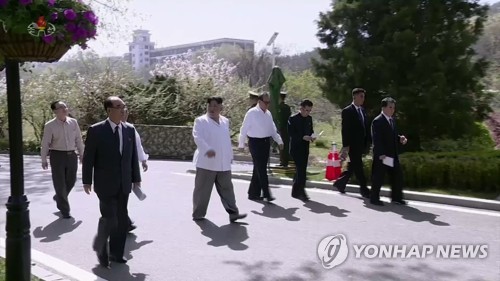 양지에 오른 북한권력 중추 노동당 조직지도부…김정은 공개보좌