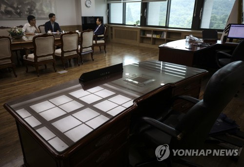 서울대 총장 재선거도 '잡음'…대학 선관위가 선출 관여 논란