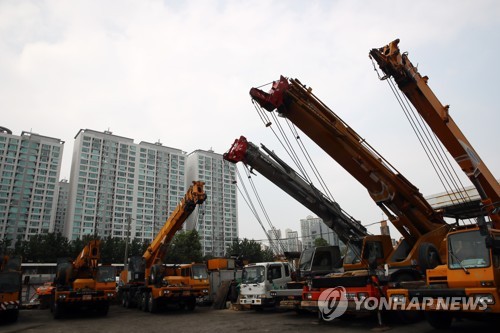 버팀목없는 韓경제…생산·소비 동반부진 "경제상황 좋지않다"