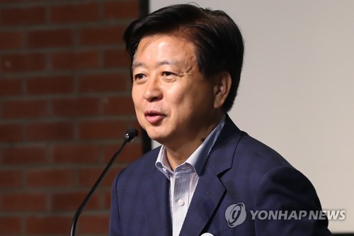 '통신 공룡' KT, 콜센터 대행사업 박차…골목상권 침범 논란