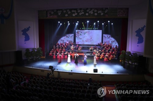 김정은, 개건한 삼지연관현악단 극장 시찰…"세계적 수준"
