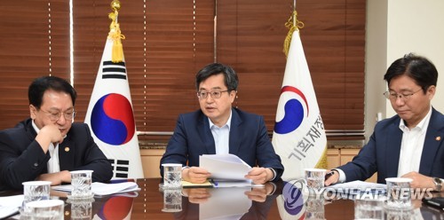 김동연, 관계장관 현안간담회…"일자리 양적 어려움 계속"