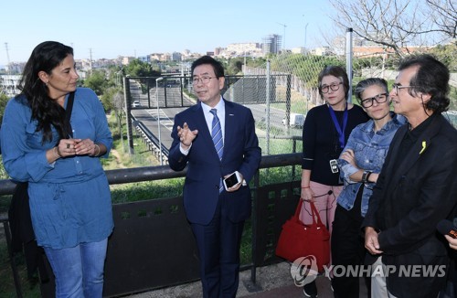 박원순 "도심 업무빌딩에 분양·임대주택… 중산층 임대 확대"