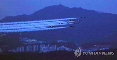 무력과시 아닌 축제된 국군의 날 행사…싸이공연·야간비행쇼