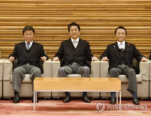 日아베, '전쟁가능국' 개헌 야욕 개각…野 "폐점세일 내각" 비판