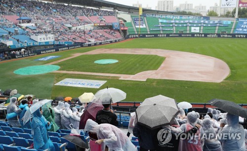 연고전 메운 야유…'통합 논란' 연세대 총장·신촌·원주 엇박자