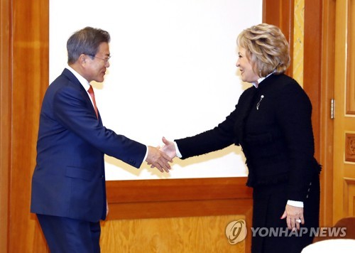 문대통령 "평화적 비핵화"…러 상원의장 "김정은 방러 협의중"