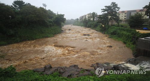 태풍에 제주 일일 강수량 310㎜…'나리'때 이어 역대 2위